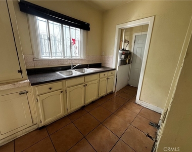 6325 S Figueroa Street - Photo Thumbnail 11