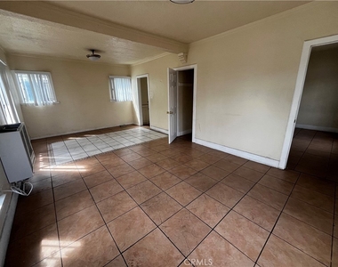 6325 S Figueroa Street - Photo Thumbnail 5