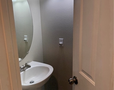 1310 Rover Ln - Photo Thumbnail 9