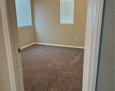 1310 Rover Ln - Photo Thumbnail 14