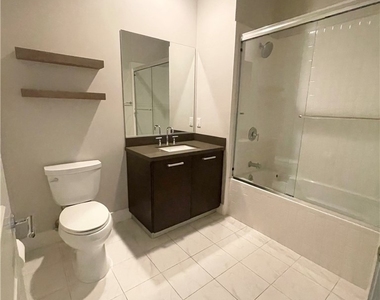 1411 N Detroit - Photo Thumbnail 7