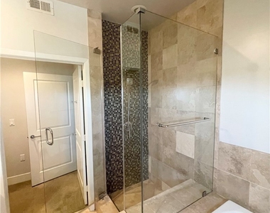 1411 N Detroit - Photo Thumbnail 4