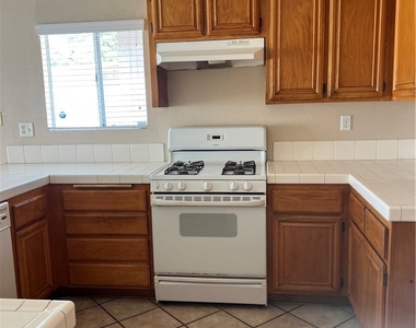 12939 Gerrard - Photo Thumbnail 3