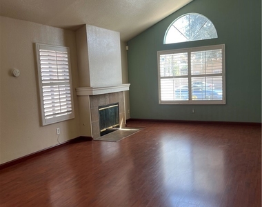 12939 Gerrard - Photo Thumbnail 2