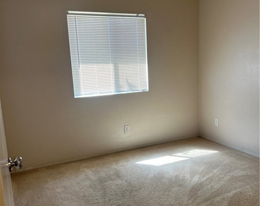 12939 Gerrard - Photo Thumbnail 4