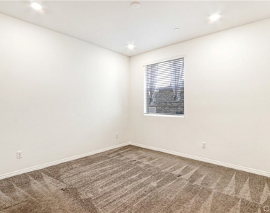 15232 Horizon Street - Photo Thumbnail 3