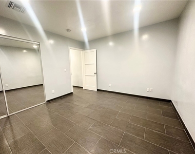 15746 1/2 Magnolia Boulevard - Photo Thumbnail 7