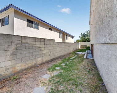 1111 E Emerson Avenue - Photo Thumbnail 12