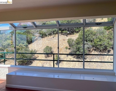 1301 Quarry Ct - Photo Thumbnail 3
