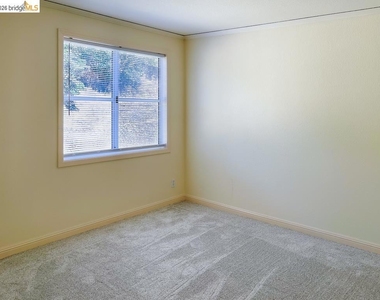 1301 Quarry Ct - Photo Thumbnail 13