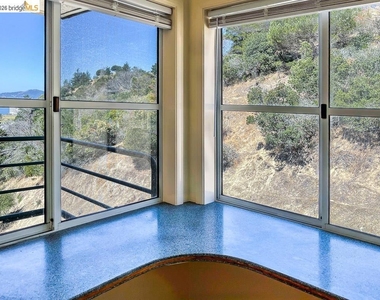 1301 Quarry Ct - Photo Thumbnail 8