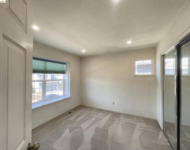 70 Seabreeze Dr - Photo Thumbnail 25