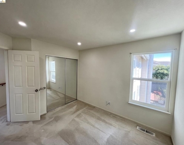 70 Seabreeze Dr - Photo Thumbnail 27