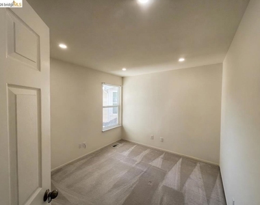70 Seabreeze Dr - Photo Thumbnail 28