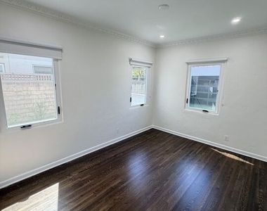 313 S Peck Drive - Photo Thumbnail 11