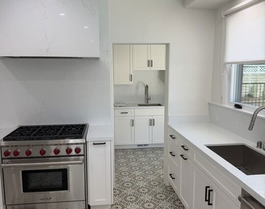 313 S Peck Drive - Photo Thumbnail 8
