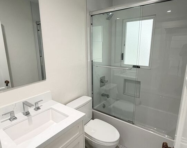 313 S Peck Drive - Photo Thumbnail 12