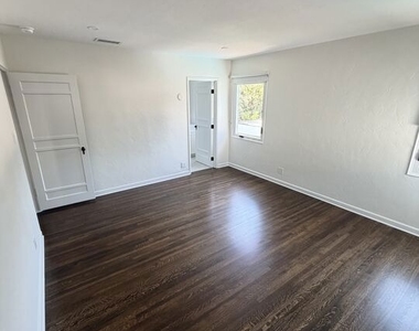 313 S Peck Drive - Photo Thumbnail 22