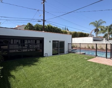 313 S Peck Drive - Photo Thumbnail 3