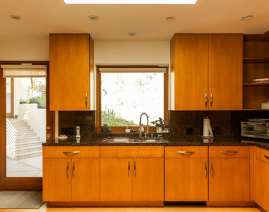 3626 Mandeville Canyon Road - Photo Thumbnail 18