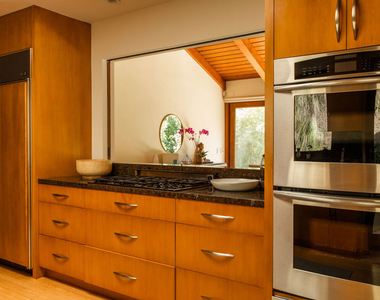 3626 Mandeville Canyon Road - Photo Thumbnail 16