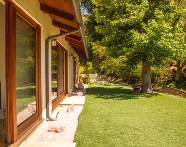 3626 Mandeville Canyon Road - Photo Thumbnail 36