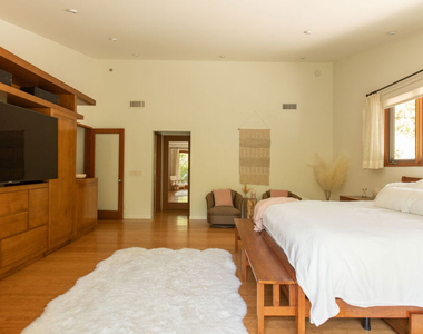 3626 Mandeville Canyon Road - Photo Thumbnail 21