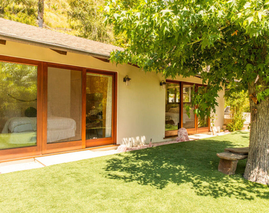 3626 Mandeville Canyon Road - Photo Thumbnail 37