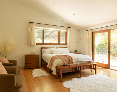 3626 Mandeville Canyon Road - Photo Thumbnail 20