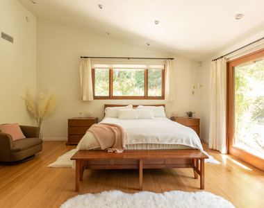 3626 Mandeville Canyon Road - Photo Thumbnail 19