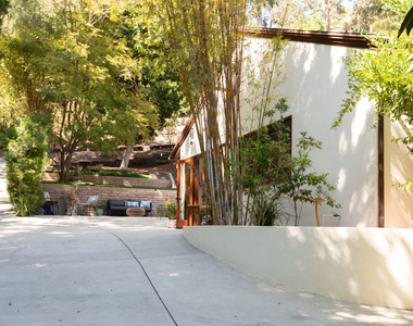 3626 Mandeville Canyon Road - Photo Thumbnail 62
