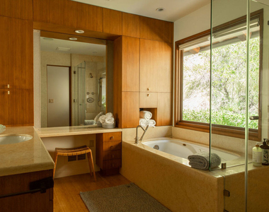 3626 Mandeville Canyon Road - Photo Thumbnail 26