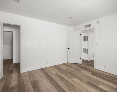 733 N Hayworth Avenue - Photo Thumbnail 31