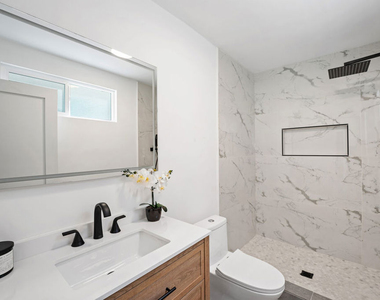 733 N Hayworth Avenue - Photo Thumbnail 23