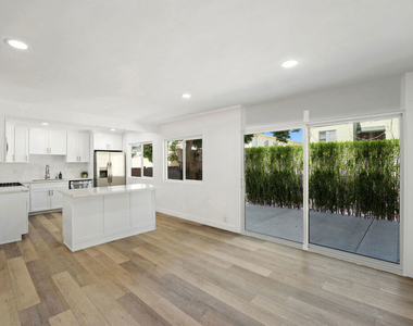 733 N Hayworth Avenue - Photo Thumbnail 7