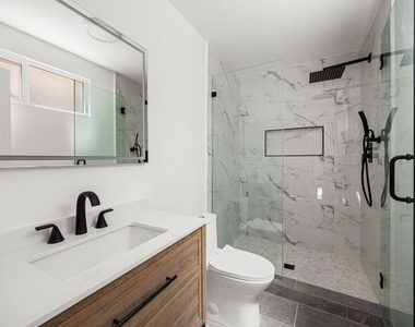 733 N Hayworth Avenue - Photo Thumbnail 22