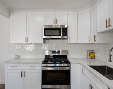 733 N Hayworth Avenue - Photo Thumbnail 12