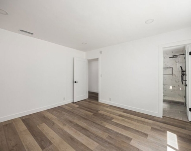 733 N Hayworth Avenue - Photo Thumbnail 30
