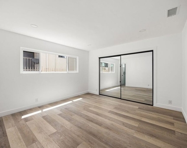 733 N Hayworth Avenue - Photo Thumbnail 19