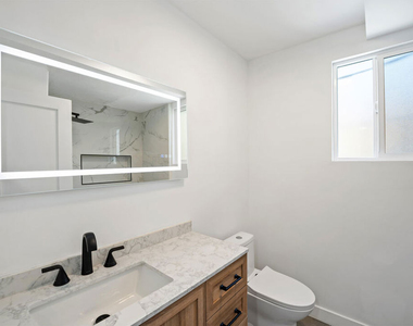 733 N Hayworth Avenue - Photo Thumbnail 28