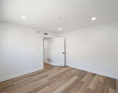 733 N Hayworth Avenue - Photo Thumbnail 21