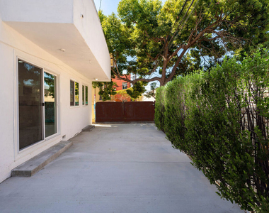 733 N Hayworth Avenue - Photo Thumbnail 32