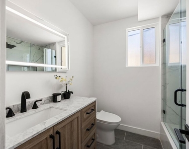733 N Hayworth Avenue - Photo Thumbnail 26