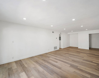 733 N Hayworth Avenue - Photo Thumbnail 17