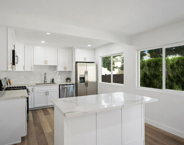 733 N Hayworth Avenue - Photo Thumbnail 15