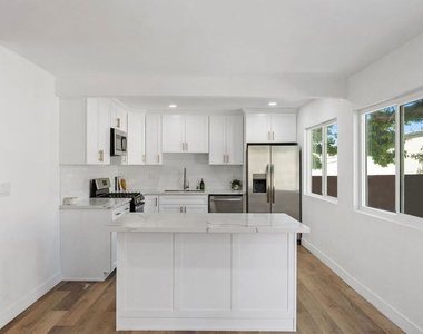 733 N Hayworth Avenue - Photo Thumbnail 11