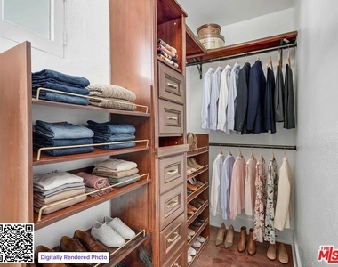 1546 N St Andrews Place - Photo Thumbnail 9