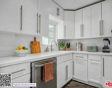 1546 N St Andrews Place - Photo Thumbnail 4