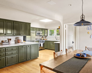 465 Westmount Drive - Photo Thumbnail 14
