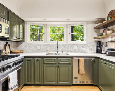 465 Westmount Drive - Photo Thumbnail 19